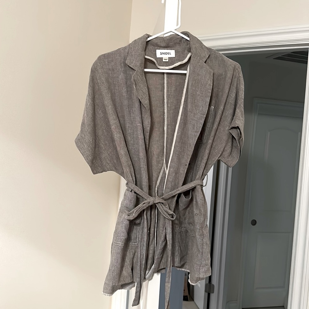 Japanese popular mid-end brand: Snidel - Short Sleeved Linen Top